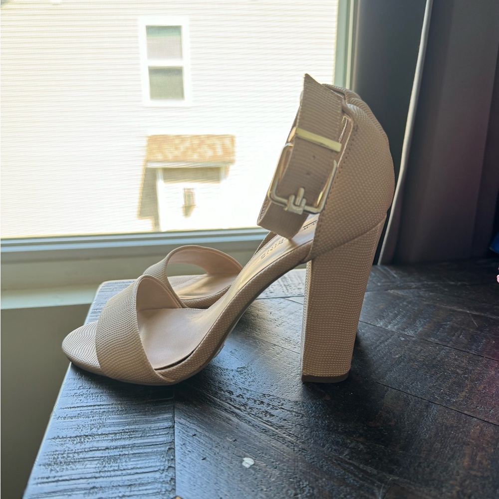 Call it Spring sandals 👡 - Picture 7 of 9